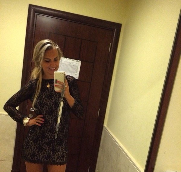 Очень красивая девушка познакомится с достойным мужчиной в для секса Очень красивая девушка познакомится с достойным мужчиной в для секса