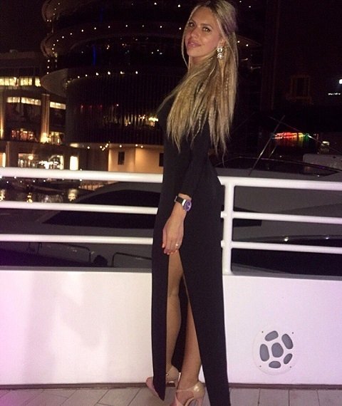 Очень красивая девушка познакомится с достойным мужчиной в для секса Очень красивая девушка познакомится с достойным мужчиной в для секса